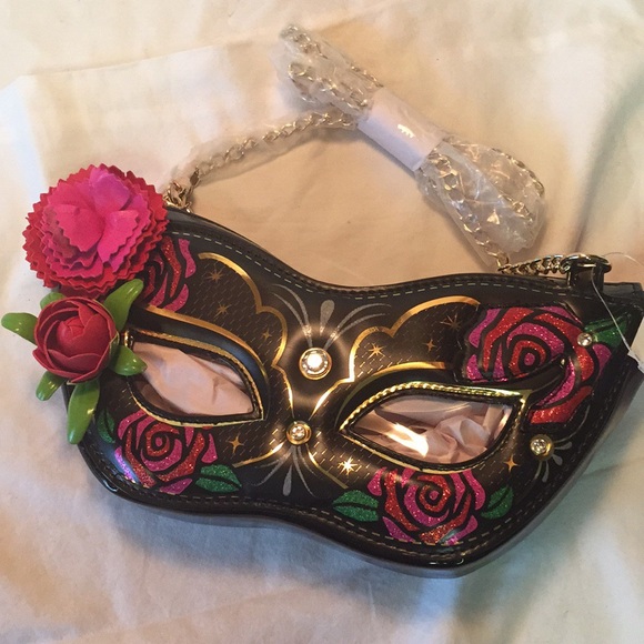 Betsey Johnson Handbags - NWT Betsey Johnson “Guess Who ? “black crossbody